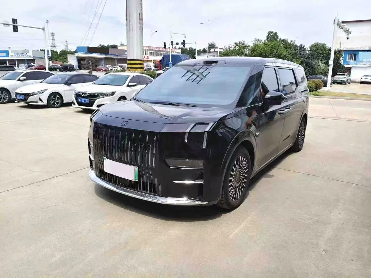 ZEEKR 009 AWD 788кс 108kWh 6 МЕСТА VIP FULL 702км CLTC